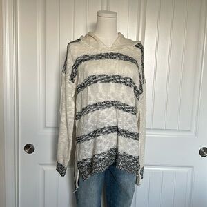 Hodded knitted sweater